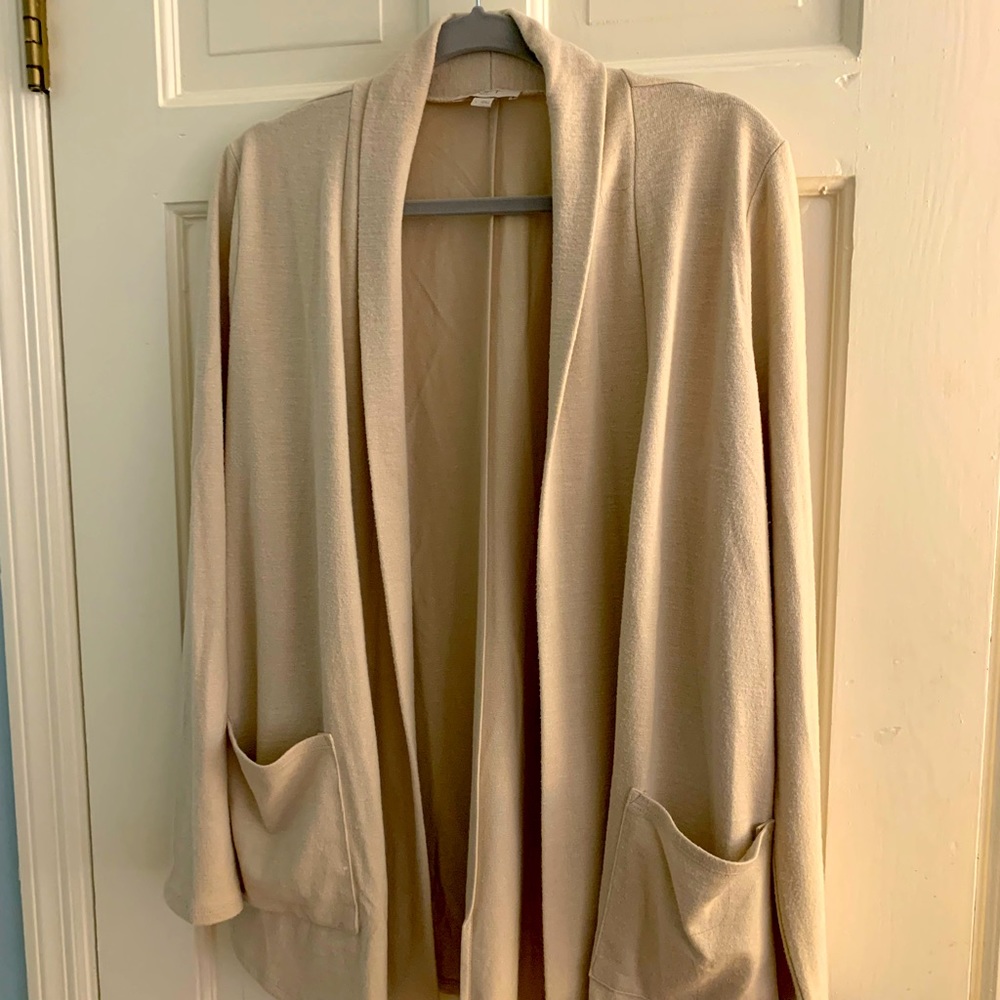 Ann Taylor Loft tan pocket cardigan. Size Large